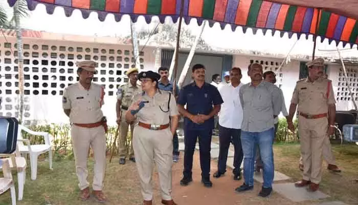 మున్సిపల్ ఎన్నికల్లో శాంతియుత వాతావరణమే లక్ష్యం : ఎస్పీ జానకి మున్సిపల్ ఎన్నికల్లో శాంతియుత వాతావరణమే లక్ష్యం : ఎస్పీ జానకి