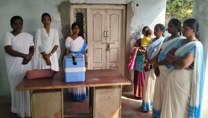 ఆస్పత్రి సబ్ సెంటర్ కు యజమాని తాళం..! ఆస్పత్రి సబ్ సెంటర్ కు యజమాని తాళం..!