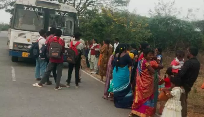 ఆర్టీసీ బస్సులో బంగారు నగలు చోరీ ఆర్టీసీ బస్సులో బంగారు నగలు చోరీ