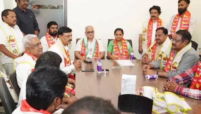 సింహం గుర్తుతోనే జాగృతి పోటీ.. ప్రకటించిన AIFB స్టేట్ చీఫ్ లతీఫ్ సింహం గుర్తుతోనే జాగృతి పోటీ.. ప్రకటించిన AIFB స్టేట్ చీఫ్ లతీఫ్