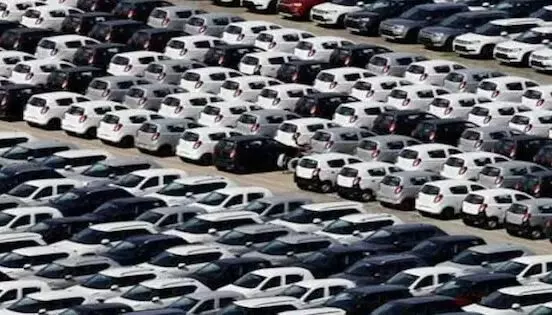 Indian Vehicles: భారతీయ వాహనాలపై 50 శాతం సుంకం విధించే యోచనలో దక్షిణాఫ్రికా Indian Vehicles: భారతీయ వాహనాలపై 50 శాతం సుంకం విధించే యోచనలో దక్షిణాఫ్రికా