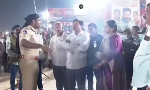 సమ్మక్క సారక్కను కుటుంబ సమేతంగా దర్శించుకున్న మంత్రి పొంగులేటి
