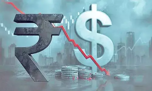 Rupee Value: అంతర్జాతీయ మార్కెట్లలో అనిశ్చితి.. ఆల్‌టైమ్‌ కనిష్ఠానికి రూపాయి విలువ