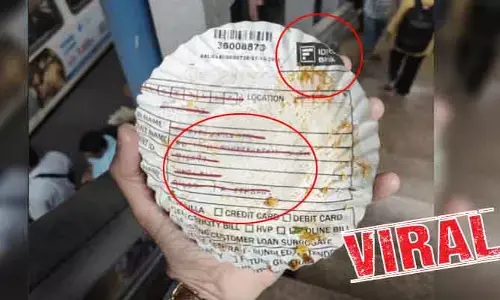పేపర్‌ ప్లేటులో బ్యాంక్‌ పత్రాలు ప్రత్యక్షం.. సోషల్ మీడియాలో ఫొటోలు వైరల్