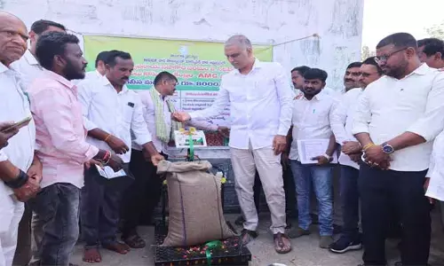 ప్రభుత్వానికి సిట్ లు.. కేసులు తప్ప రైతుల గోస పట్టదు : మాజీ మంత్రి హ‌రీశ్ రావు