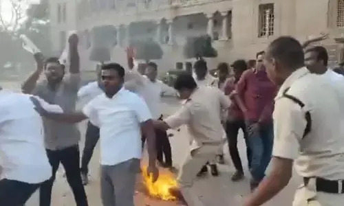 Breaking: కేసీఆర్‌కు నోటీసులు.. భగ్గుమన్న ఓయూ