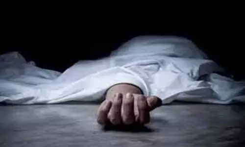 పురుగుల మంది తాగి కూలీ ఆత్మ‌హ‌త్య