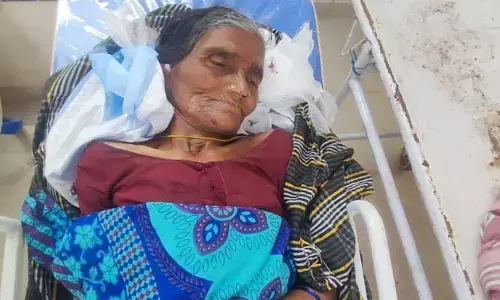 రోడ్డు ప్రమాదంలో  మహిళ మృతి