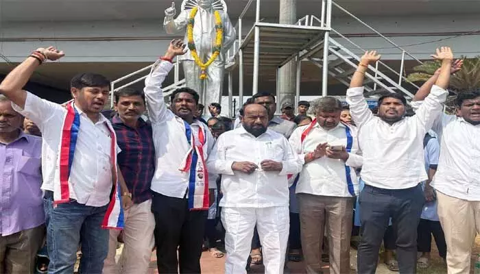 స్కాలర్ షిప్ ఫీజు బకాయిలను వెంటనే విడుదల చేయాలి : రాజ్యసభ ఎంపీ ఆర్.కృష్ణయ్య స్కాలర్ షిప్ ఫీజు బకాయిలను వెంటనే విడుదల చేయాలి : రాజ్యసభ ఎంపీ ఆర్.కృష్ణయ్య