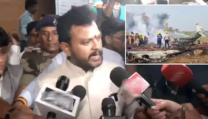 అజిత్ పవార్ విమాన ప్రమాదం.. బ్లాక్ బాక్స్ స్వాధీనం: సీఎంకు కేంద్ర మంత్రి రామ్మోహన్ నాయుడు లేఖ అజిత్ పవార్ విమాన ప్రమాదం.. బ్లాక్ బాక్స్ స్వాధీనం: సీఎంకు కేంద్ర మంత్రి రామ్మోహన్ నాయుడు లేఖ