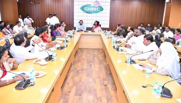 బతుకమ్మకుంటకు హనుమంతరావు పేరు.. బర్కత్ పురలో వాజ్పేయి విగ్రహం: స్టాండింగ్ కమిటీలో కీలక చర్చలు బతుకమ్మకుంటకు హనుమంతరావు పేరు.. బర్కత్ పురలో వాజ్పేయి విగ్రహం: స్టాండింగ్ కమిటీలో కీలక చర్చలు