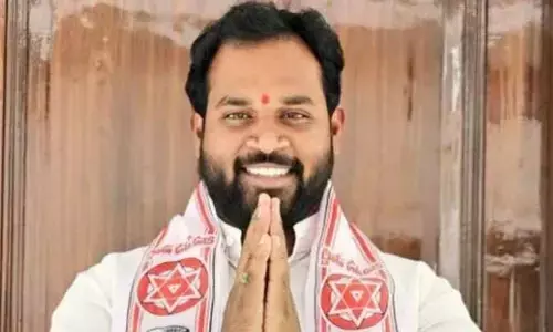 అజ్ఞాతంలోనే ఎమ్మెల్యే అరవ శ్రీధర్‌.. విచారణకు పిలిచే యోచనలో జనసేన అధిష్టానం