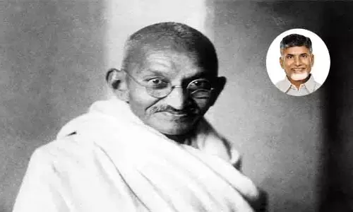 అహింసా మార్గంలో స్వాతంత్య్రాన్ని సాధించారు : సీఎం
