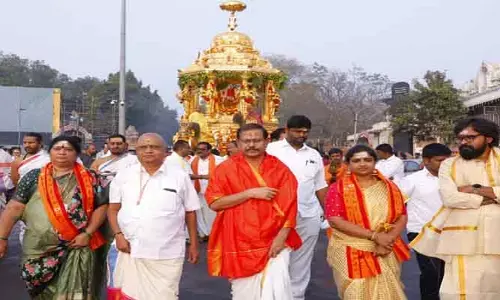 శ్రీశైలంలో వైభవంగా స్వర్ణరథోత్సవం