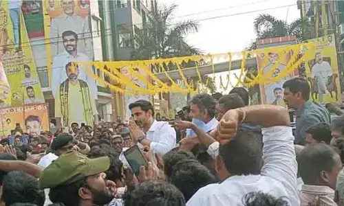 మంత్రి నారా లోకేశ్ కు ఘన స్వాగతం