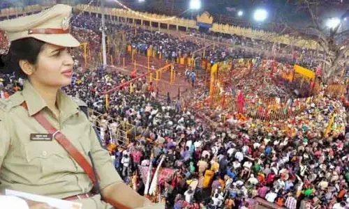Medaram Jatara 2026: అందమే అసూయ పడేలా ఉంది.. ఎవరీ IPS!