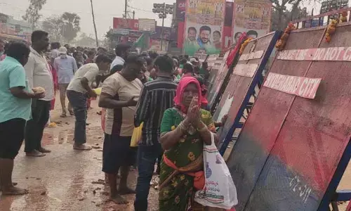 Medaram Jatara 2026: పెరిగిన రద్దీ.. మేన్ గేటుకే మొక్కులు
