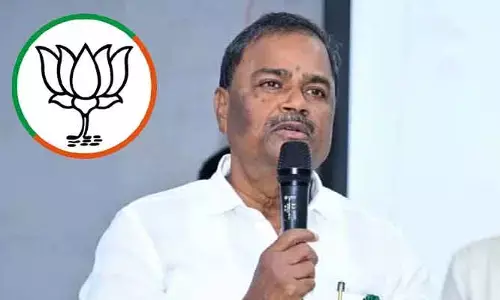 మున్సిపల్ ఎన్నికల్లో BJP అభ్యర్థుల విజయమే లక్ష్యం.. మల్క కొమరయ్య కీలక వ్యాఖ్యలు