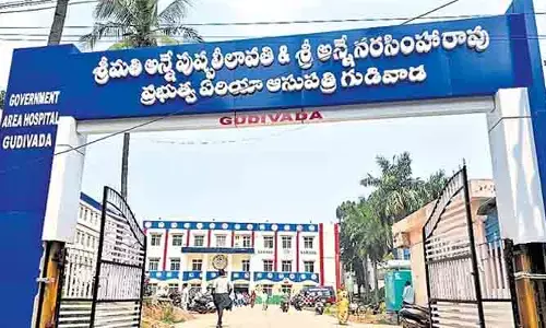 గుడివాడ ప్రభుత్వాసుపత్రిలో వైద్యాధికారులపై చర్యలు