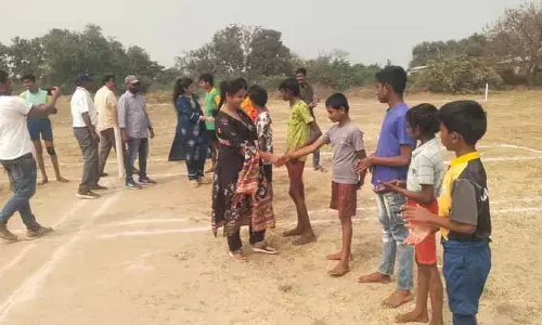 చదువుతోపాటు ఆటలకు ప్రాధాన్యత ఇవ్వాలి: తహశీల్దార్ అరుణ