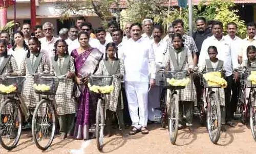 గొప్పగా చదివి సమాజానికి మంచిని పంచండి : ప్రభుత్వ విప్