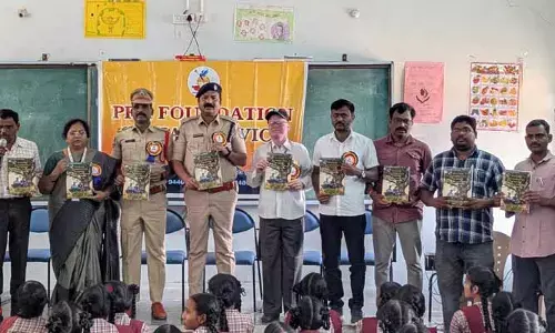 క్రమశిక్షణతో చదివితే ఉన్నత శిఖరాలు చేరుకోవచ్చు- దేవరకొండ డి.ఎస్.పి శ్రీనివాసరావు