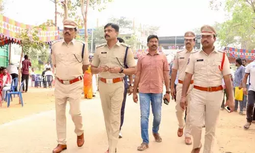 నామినేషన్ కేంద్రాన్ని సందర్శించిన జిల్లా ఎస్పీ రోహిత్ రాజు..