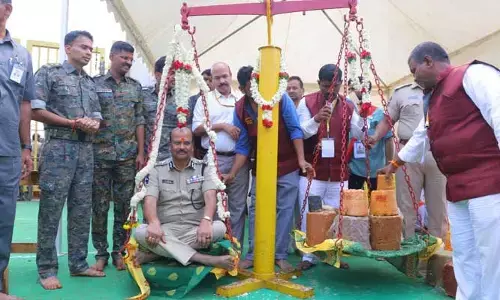 Medaram 2026: నిలువెత్తు బంగారం సమర్పించిన డీజీపీ