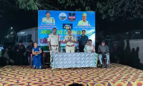 రోడ్డు భద్రత ప్రతి ఒక్కరి బాధ్యత: ఇల్లందు డీఎస్పీ వెంకన్న బాబు