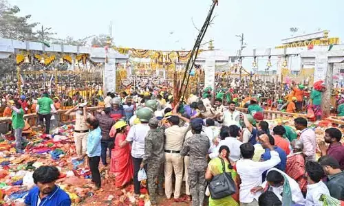 Medaram Jatara 2026 : మేడారం జాతరలో భక్తుల కోలాహలం.. ఏర్పాట్లపై సర్వత్రా హర్షం