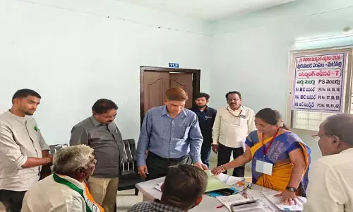 నామినేషన్ కేంద్రాలను పరిశీలించిన ఎన్నికల వ్యయ పరిశీలకులు :  డి, శ్రీనివాస్