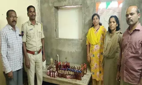 అక్రమ మద్యంపై ఎక్సైజ్ దాడులు