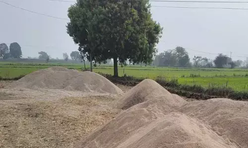 నిబంధనలకు విరుద్ధంగా అక్రమ ఇసుక రవాణా