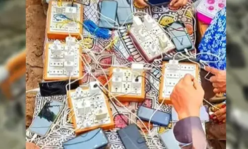 సందట్లో సడేమియా... జాతరలో మొబైల్ ఛార్జింగ్ దందా