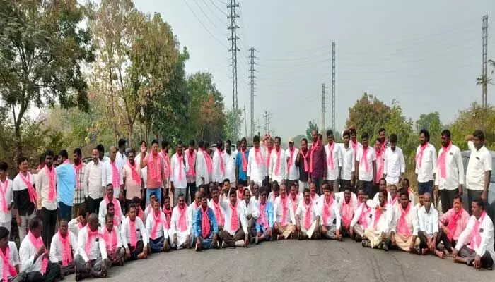 కేసీఆర్ కి సిట్ నోటీసులు.. బీఆర్ఎస్ శ్రేణుల అగ్రహారం కేసీఆర్ కి సిట్ నోటీసులు.. బీఆర్ఎస్ శ్రేణుల అగ్రహారం