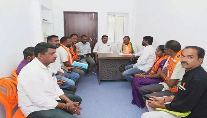 సుల్తానాబాద్ మున్సిపల్ పై బీజేపీ జెండా ఎగురావేస్తాం : ఎమ్మెల్సీ మల్క కొమురయ్య సుల్తానాబాద్ మున్సిపల్ పై బీజేపీ జెండా ఎగురావేస్తాం : ఎమ్మెల్సీ మల్క కొమురయ్య