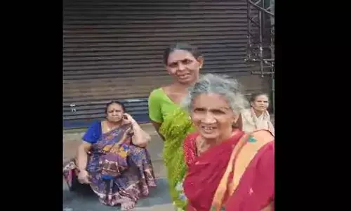 పింఛన్ కోసం వైన్ షాప్ వద్ద ఎదురుచూపు!