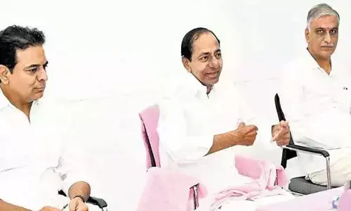 KCR: సిట్ నోటీసులపై ఏం చేద్దాం..?  నేతలు, న్యాయవాదులతో కేసీఆర్ సమాలోచనలు