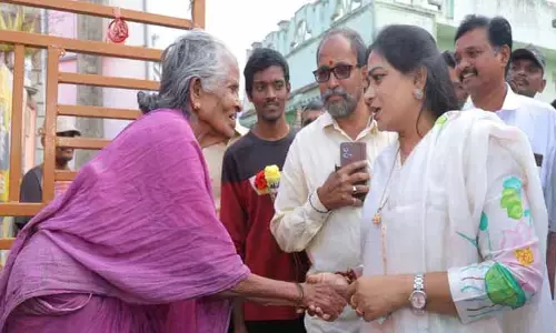 ఇచ్చిన మాట ప్రకారం ఒకరోజు ముందే పెన్షన్ : హోం మంత్రి