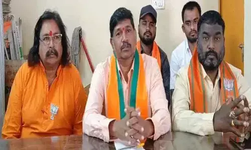 కాంగ్రెస్, బీఆర్ఎస్ ప్రజలను మోసం చేస్తున్నాయి