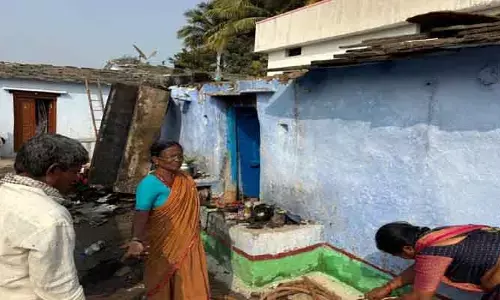 దీపంతో ఇల్లు దగ్ధం