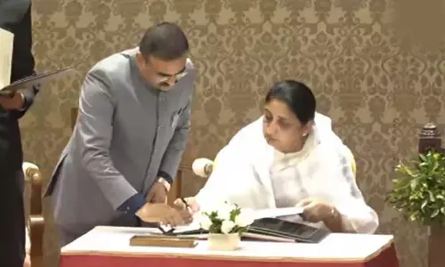 Sunetra Pawar: మహారాష్ట్రకు తొలి మహిళా ఉపముఖ్యమంత్రిగా సునేత్ర పవార్ ప్రమాణ స్వీకారం.. ఎందుకింత హడావుడి అంటే?