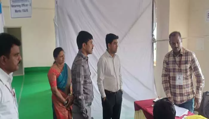 ప్రశాంతమైన వాతావరణంలో ఎన్నికలు నిర్వహించాలి : కలెక్టర్ నారాయణరెడ్డి ప్రశాంతమైన వాతావరణంలో ఎన్నికలు నిర్వహించాలి : కలెక్టర్ నారాయణరెడ్డి