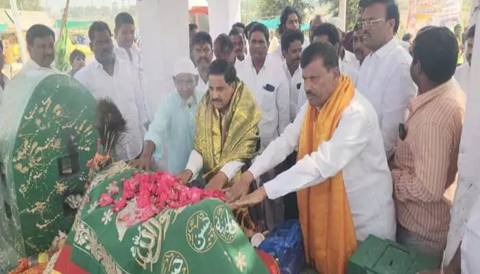 కాంగ్రెస్ ప్రభుత్వంలో అన్ని మతాలకు సమ ప్రాధాన్యత : ఎమ్మెల్యే కసిరెడ్డి నారాయణరెడ్డి కాంగ్రెస్ ప్రభుత్వంలో అన్ని మతాలకు సమ ప్రాధాన్యత : ఎమ్మెల్యే కసిరెడ్డి నారాయణరెడ్డి