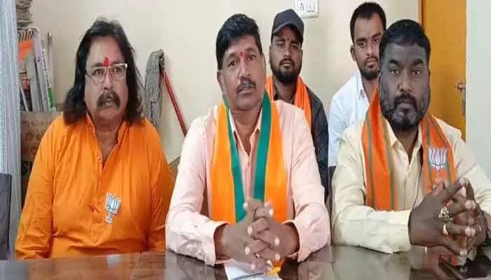 కాంగ్రెస్, బీఆర్ఎస్ ప్రజలను మోసం చేస్తున్నాయి కాంగ్రెస్, బీఆర్ఎస్ ప్రజలను మోసం చేస్తున్నాయి