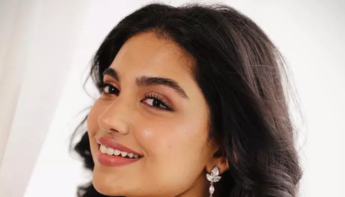 యంగ్ బ్యూటీ మమితా బైజుపై సీనియర్ నటుడి విమర్శలు యంగ్ బ్యూటీ మమితా బైజుపై సీనియర్ నటుడి విమర్శలు