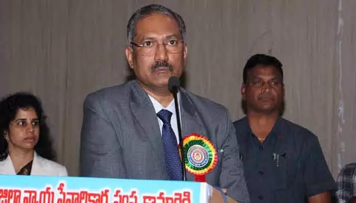 బాల్య వివాహాలు అరికట్టడానికి పంచాయతీ కార్యదర్శులు కీలక పాత్ర పోషించాలి : హైకోర్టు న్యాయమూర్తి జస్టీస్ పి. సామ్ కోషి బాల్య వివాహాలు అరికట్టడానికి పంచాయతీ కార్యదర్శులు కీలక పాత్ర పోషించాలి : హైకోర్టు న్యాయమూర్తి జస్టీస్ పి. సామ్ కోషి