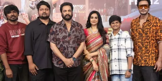 సాంప్రదాయిని సుప్పిని సుద్దపూసని ఫ్యామిలీ అంతా కలసి ఎంజాయ్ చేసే పండగ లాంటి సినిమా: శివాజీ సాంప్రదాయిని సుప్పిని సుద్దపూసని ఫ్యామిలీ అంతా కలసి ఎంజాయ్ చేసే పండగ లాంటి సినిమా: శివాజీ