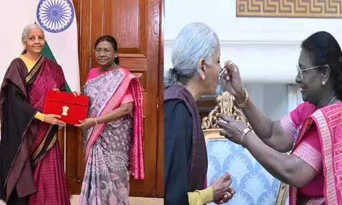కేంద్ర బడ్జెట్‌కు రాష్ట్రపతి ఆమోదం.. ఆర్థిక మంత్రికి స్వీట్ తినిపించిన ద్రౌపది ముర్ము