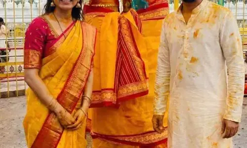 సమ్మక్క సారలమ్మ గద్దెల వద్ద సమంత- రాజ్.. నెట్టింట వైరల్ అవుతున్న క్యూట్ ఫొటో